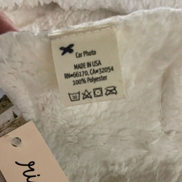 NWT Free People Ro-RI-Ku XFP Landscape sherpa blanket - Picture 6 of 8
